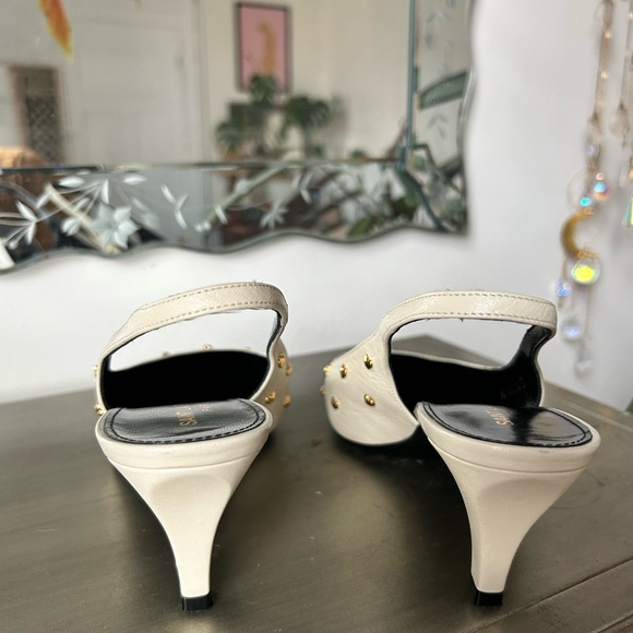 Saint Laurent Paris // Saint Laurent Carole 60 studded leather slingback pumps. - Picture 11 of 11